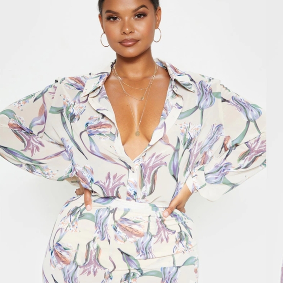 PrettyLittleThing Tops - 🌷 Preloved PrettyLittle Things Plus Floral Tulip Oversized Blouse - Size 12